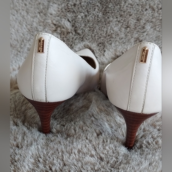 Coach size 7.5B beige pumps - Picture 4 of 7